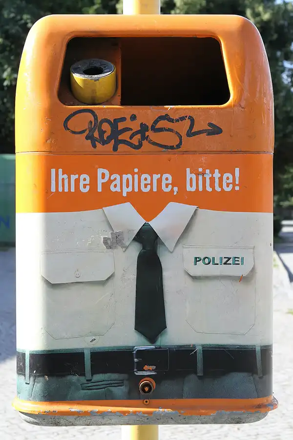022 | 1900 | bsr – berliner stadtreinigung | ihre papiere, bitte ! | © carsten riede fotografie