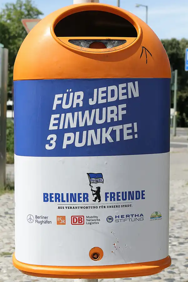 024 | 1900 | bsr – berliner stadtreinigung | für jeden einwurf 3 punkte ! | © carsten riede fotografie