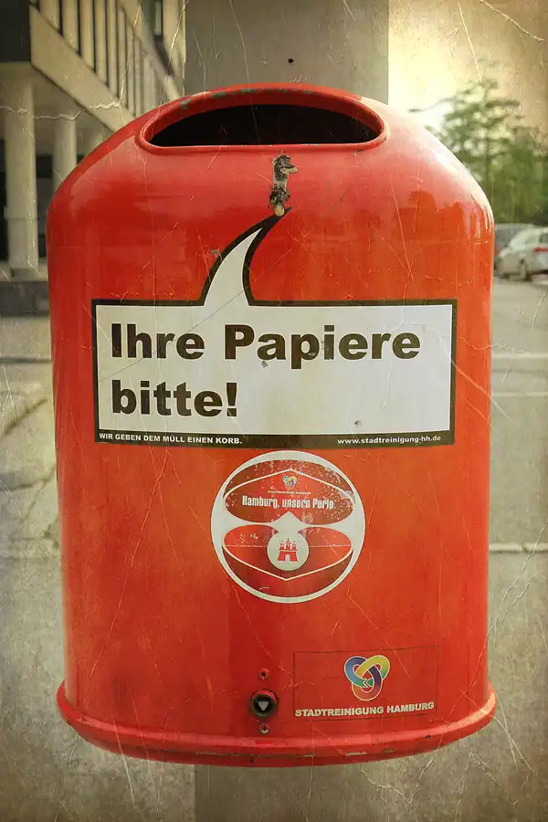 067 | 1900 | hamburger stadtreinigung | ihre papiere bitte ! | © carsten riede fotografie
