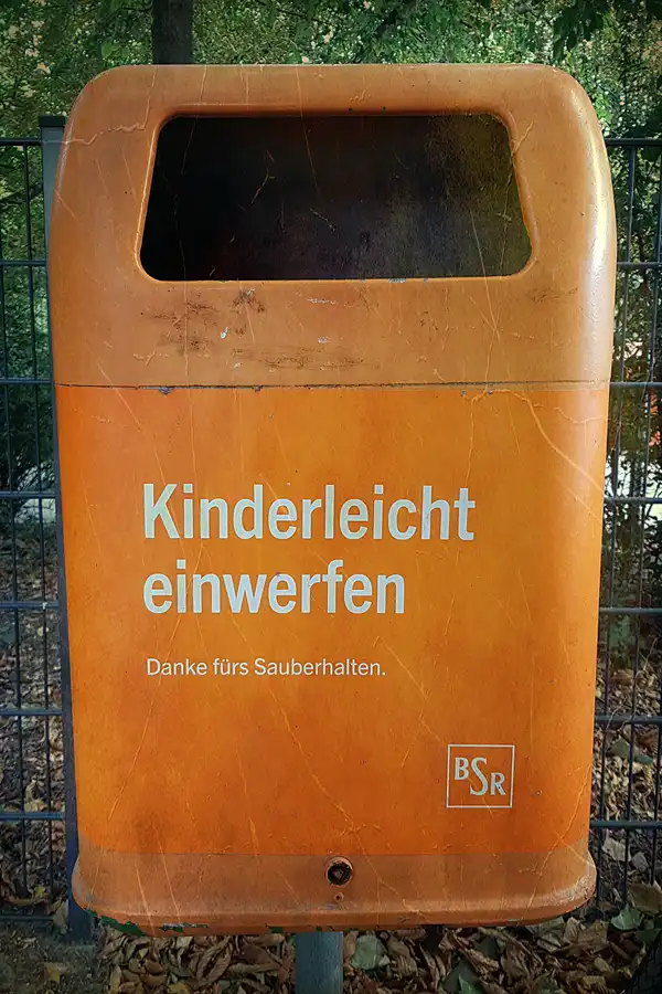 140 | 1900 | bsr – berliner stadtreinigung | kinderleicht einwerfen | © carsten riede fotografie