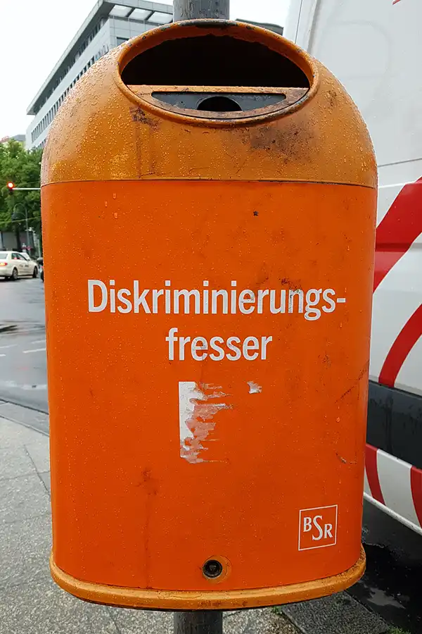 144 | 1900 | bsr – berliner stadtreinigung | diskriminierungsfresser | © carsten riede fotografie