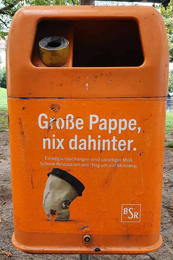 149 | 1900 | bsr – berliner stadtreinigung | grosse pappe, nix dahinter. | © carsten riede fotografie