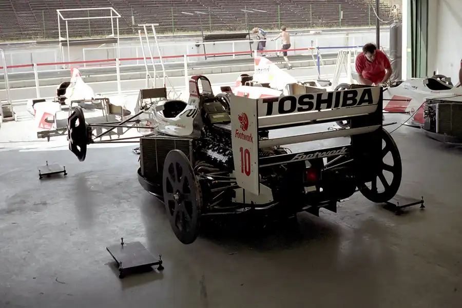 054 | 1992 | Budapest | Footwork-Mugen Honda FA13 | © carsten riede fotografie
