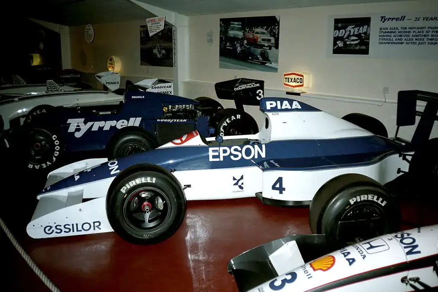 047 | 1994 | Donington | The Donington Collection | Tyrrell-Ford Cosworth 019 (1990) | © carsten riede fotografie