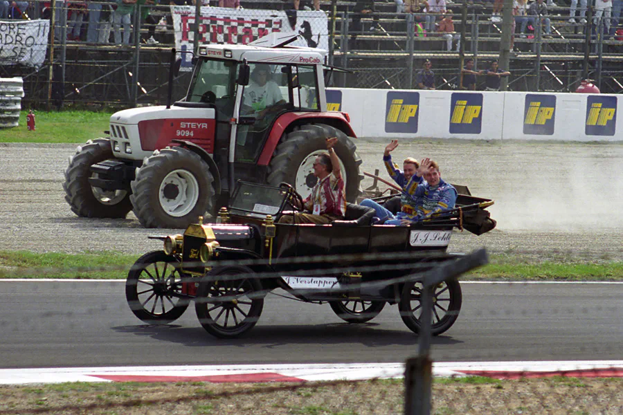 045 | 1994 | Monza | Autodromo Nazionale Monza | Drivers Parade | J. J. Lehto + Jos Verstappen | © carsten riede fotografie