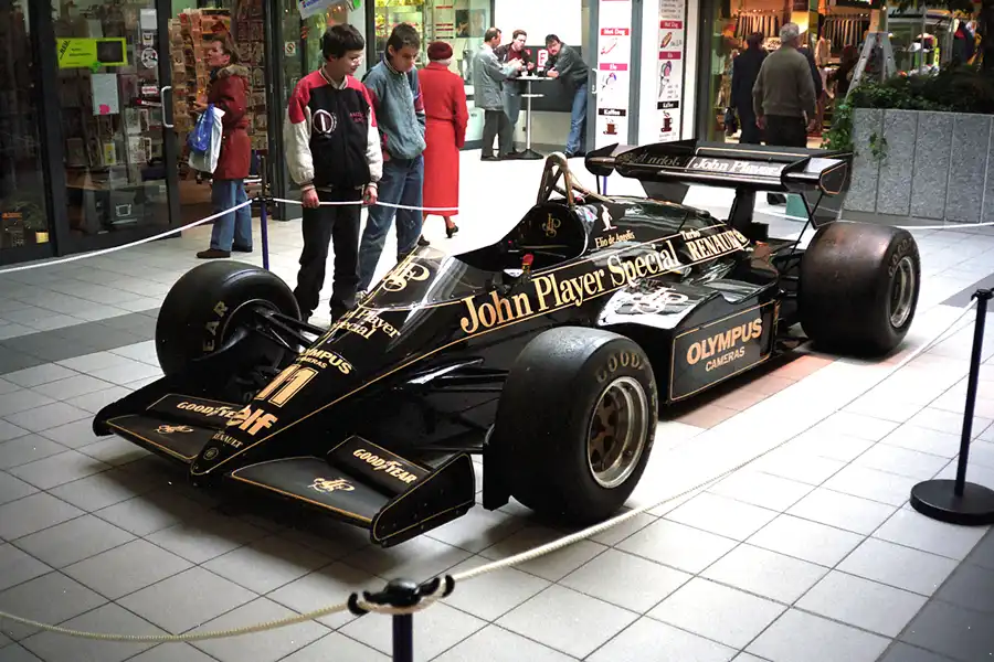 008 | 1995 | Berlin | Lotus-Renault 95T | © carsten riede fotografie