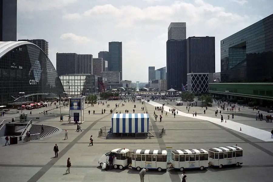 018 | 1995 | Paris | La Defense | © carsten riede fotografie