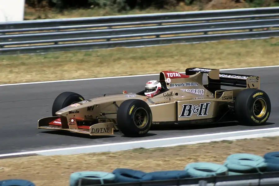016 | 1996 | Budapest | Jordan-Peugeot 196 | Martin Brundle | © carsten riede fotografie