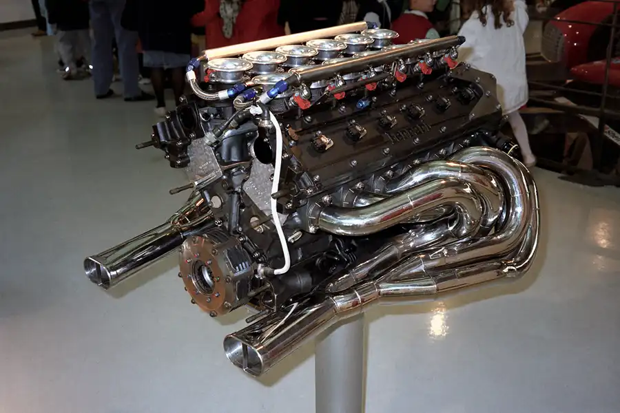 034 | 1998 | Maranello | Galleria Ferrari | Motor Ferrari 1990 (Typ 035/5) | © carsten riede fotografie