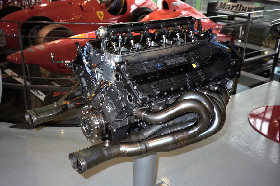 036 | 1998 | Maranello | Galleria Ferrari | Motor Ferrari 1995 (Typ 044/3) | © carsten riede fotografie