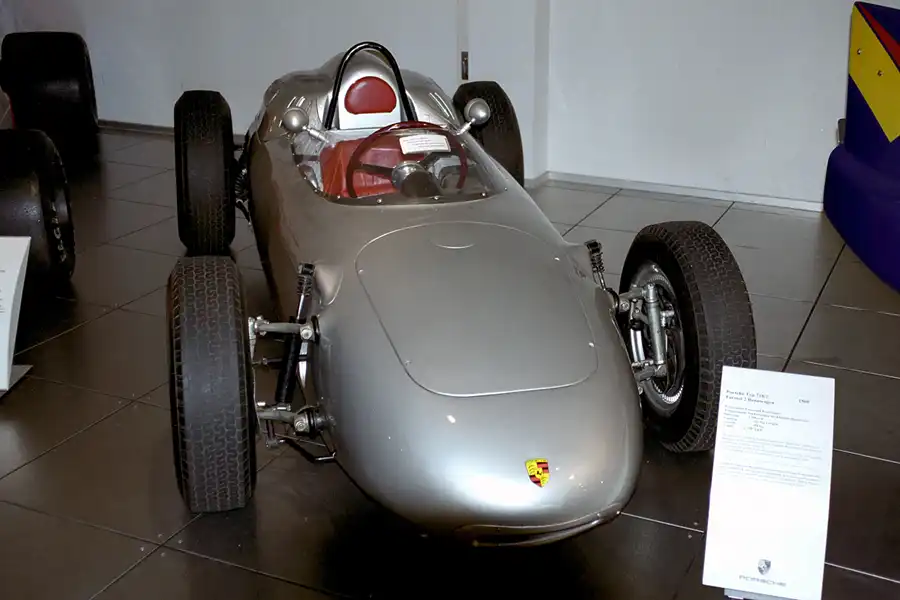 004 | 2000 | Stuttgart | Porsche Museum | © carsten riede fotografie