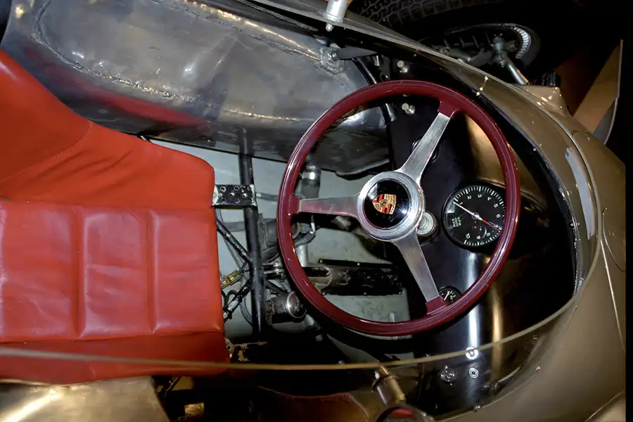 006 | 2000 | Stuttgart | Porsche Museum | © carsten riede fotografie