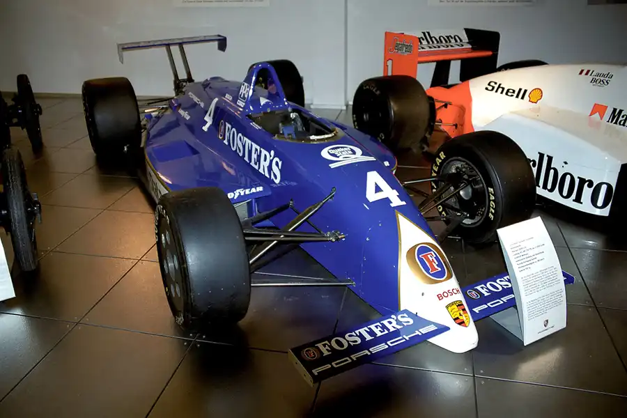 009 | 2000 | Stuttgart | Porsche Museum | © carsten riede fotografie