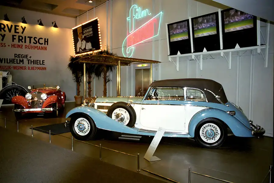 017 | 2000 | Stuttgart | Mercedes Benz Museum | © carsten riede fotografie