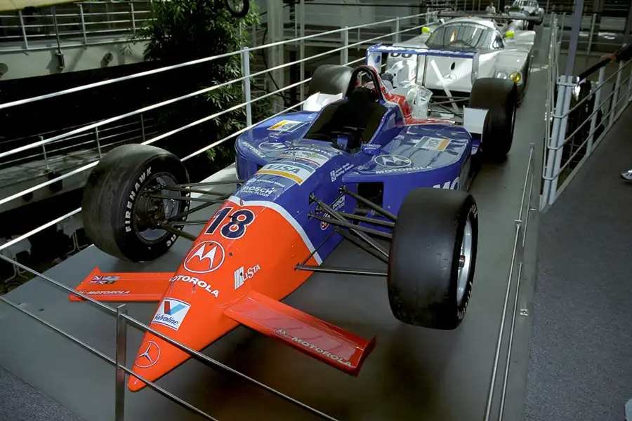 024 | 2000 | Stuttgart | Mercedes Benz Museum | © carsten riede fotografie