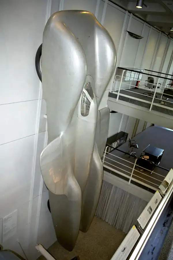 025 | 2000 | Stuttgart | Mercedes Benz Museum | © carsten riede fotografie