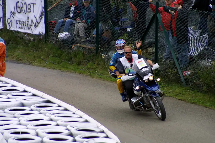061 | 2002 | Spa-Francorchamps | Renault R202 | Jarno Trulli | © carsten riede fotografie