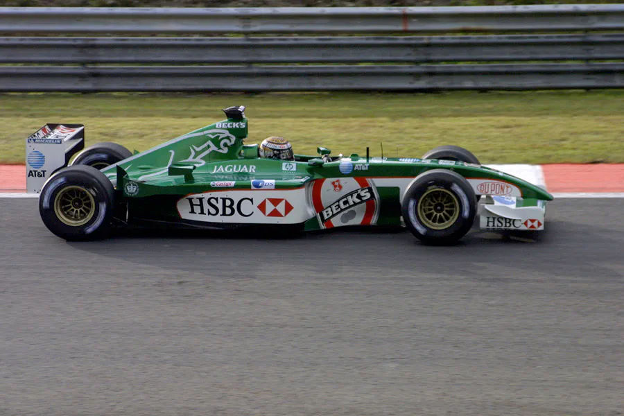 025 | 2002 | Spa-Francorchamps | Jaguar-Cosworth R3B | Eddie Irvine | © carsten riede fotografie