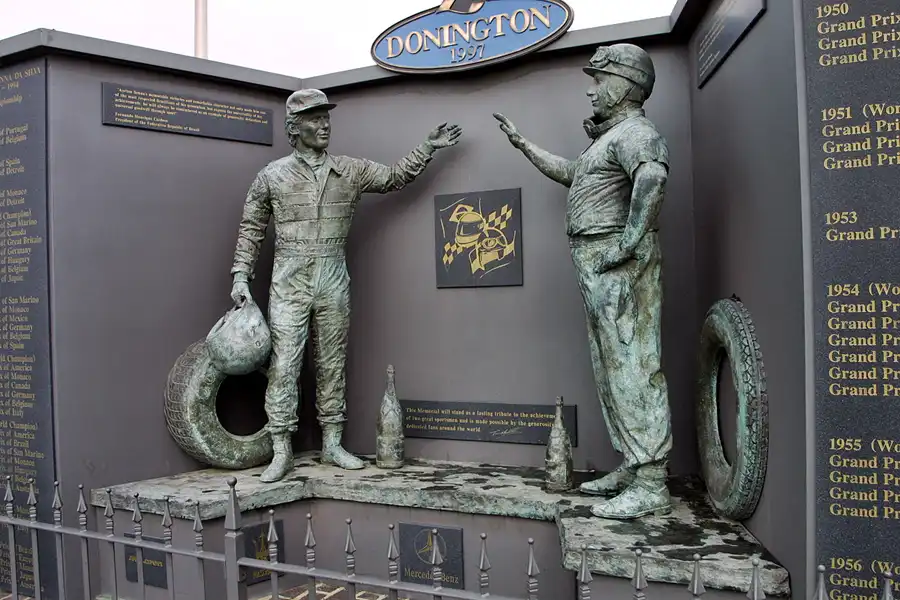 006 | 2003 | Donington | Grand Prix Collection | Denkmal Ayrton Senna + Juan-Manuel Fangio | © carsten riede fotografie
