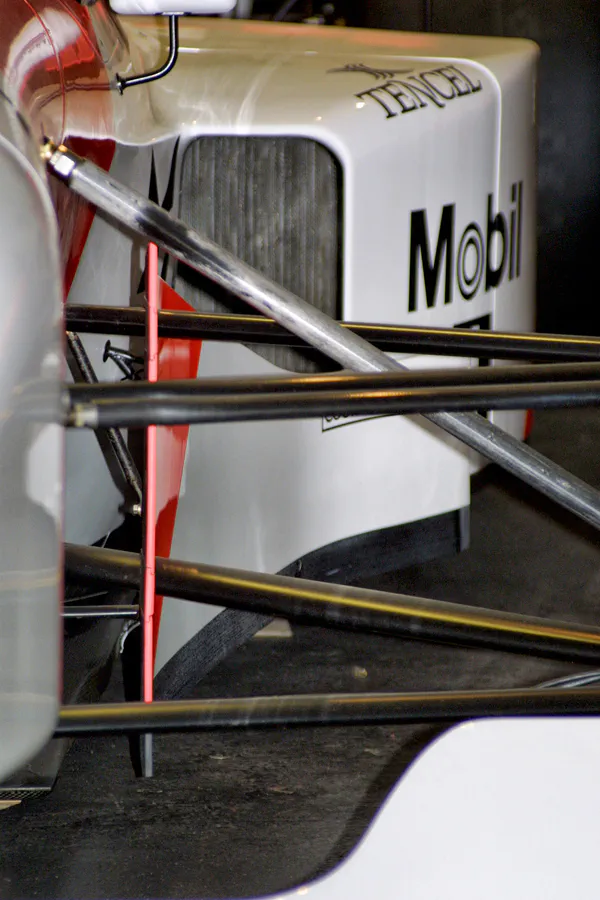 327 | 2003 | Donington | Grand Prix Collection | McLaren-Mercedes Benz MP4/10B-1 (1995) | © carsten riede fotografie