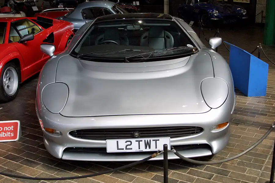 113 | 2003 | Beaulieu | The National Motor Museum | Jaguar XJ220 (1993) | © carsten riede fotografie