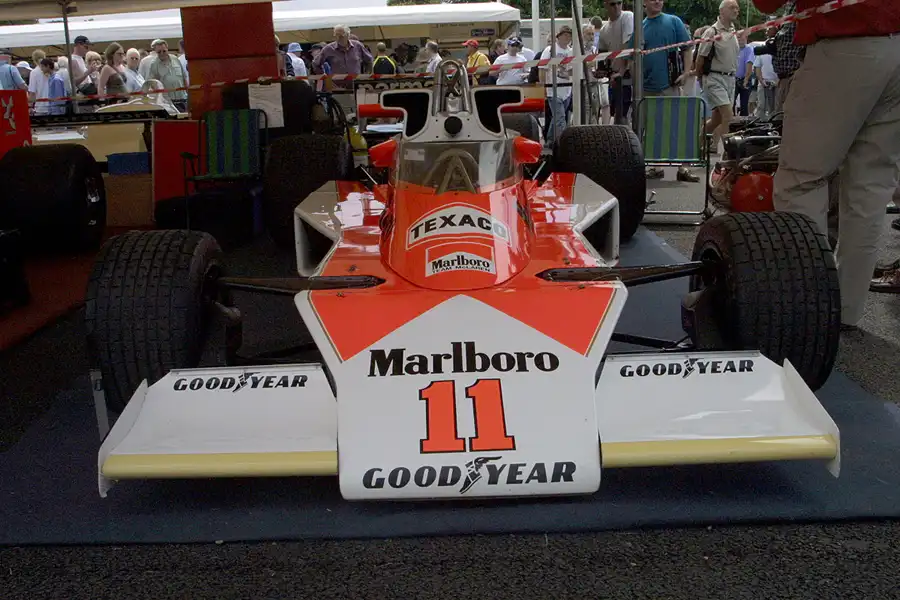 140 | 2003 | Goodwood | Festival Of Speed | McLaren-Ford Cosworth M23 (1973-1978) | © carsten riede fotografie