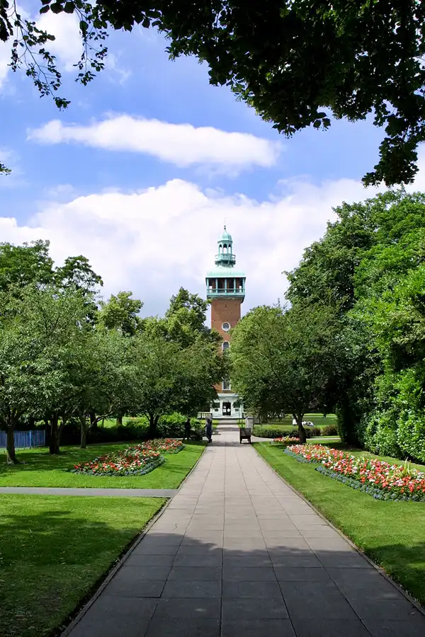 001 | 2003 | Loughborough | Queens Park | © carsten riede fotografie