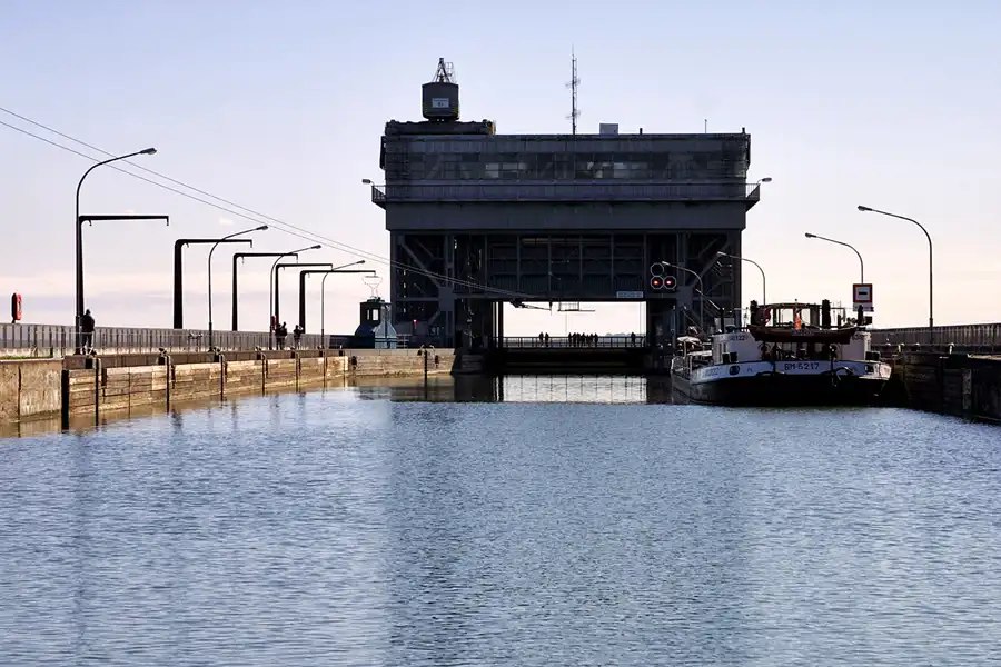 072 | 2004 | Niederfinow | Schiffshebewerk | © carsten riede fotografie