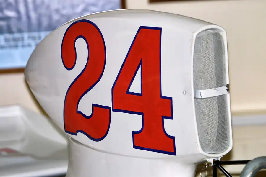 100 | 2004 | Donington | Grand Prix Collection | Hesketh-Ford Cosworth 308 (1974-1975) | © carsten riede fotografie