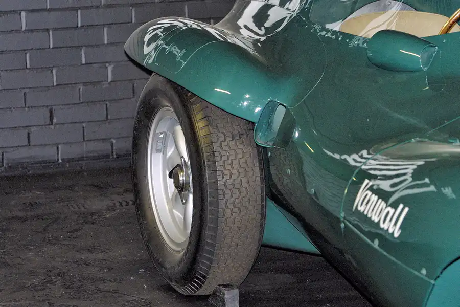 208 | 2004 | Donington | Grand Prix Collection | Vanwall VW5-10 Streamline (1957) | © carsten riede fotografie