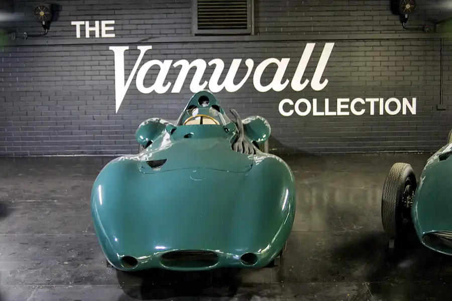 211 | 2004 | Donington | Grand Prix Collection | Vanwall VW5-10 Streamline (1957) | © carsten riede fotografie