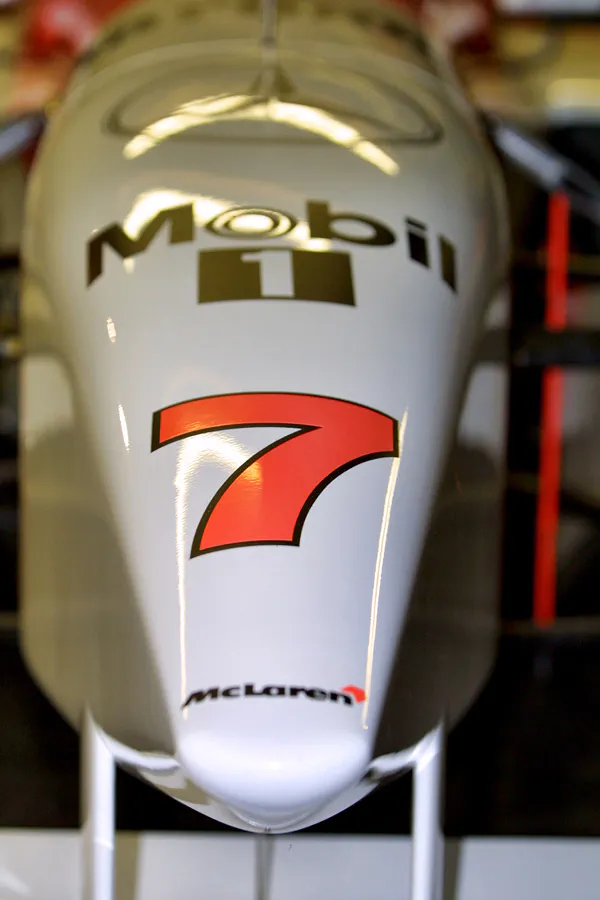 172 | 2004 | Donington | Grand Prix Collection | McLaren-Mercedes Benz MP4/10B-1 (1995) | © carsten riede fotografie