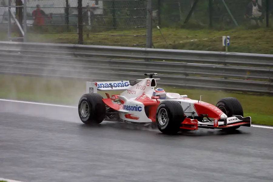 142 | 2004 | Spa-Francorchamps | Toyota TF104B | Olivier Panis | © carsten riede fotografie