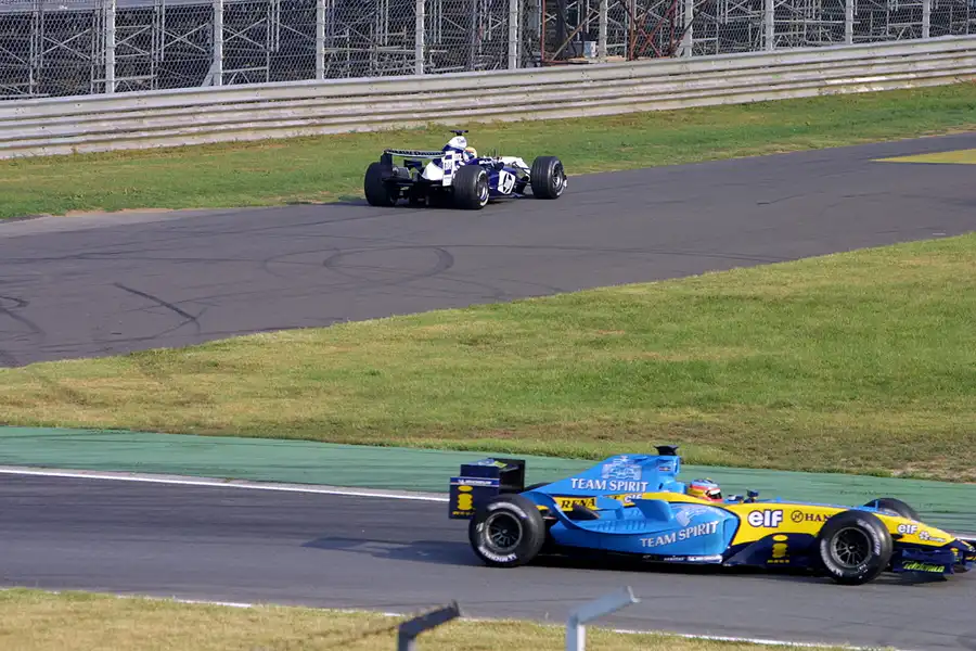 077 | 2004 | Monza | Renault R24 | Fernando Alonso + Williams-BMW FW26 | Antonio Pizzonia | © carsten riede fotografie