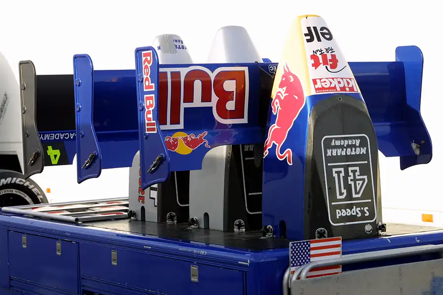 070 | 2004 | Motopark Oschersleben | Fahrerlager | © carsten riede fotografie