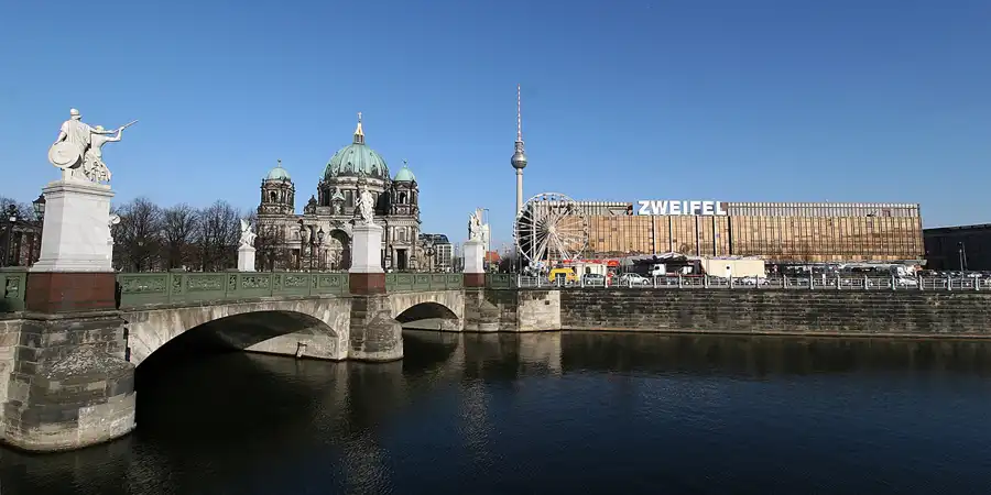 021 | 2005 | Berlin | Dom + Palast der Republik | © carsten riede fotografie