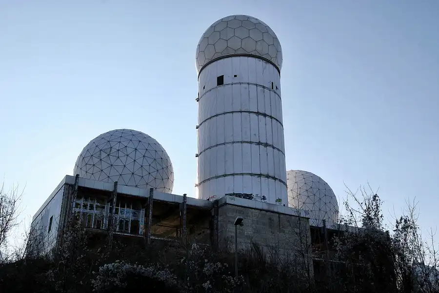 004 | 2005 | Berlin | Field Station Teufelsberg | © carsten riede fotografie
