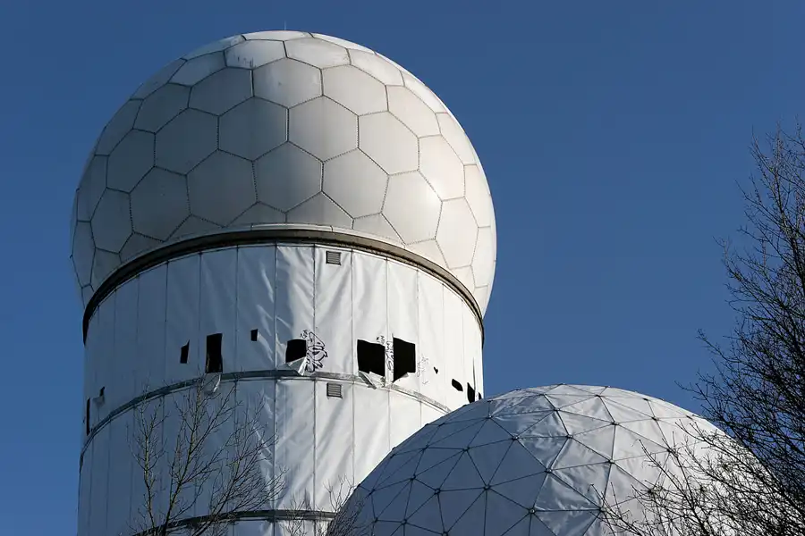 010 | 2005 | Berlin | Field Station Teufelsberg | © carsten riede fotografie