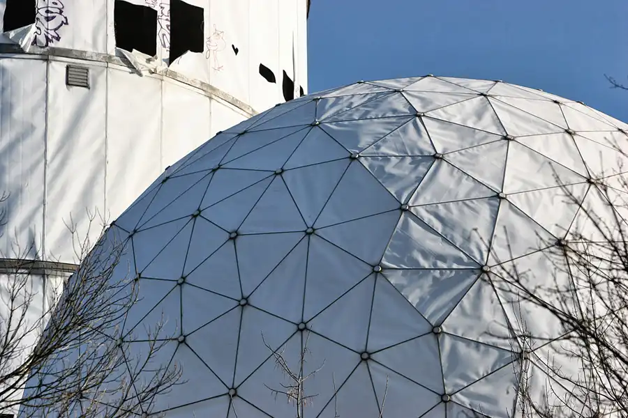 014 | 2005 | Berlin | Field Station Teufelsberg | © carsten riede fotografie