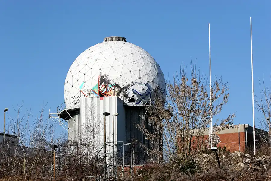 019 | 2005 | Berlin | Field Station Teufelsberg | © carsten riede fotografie