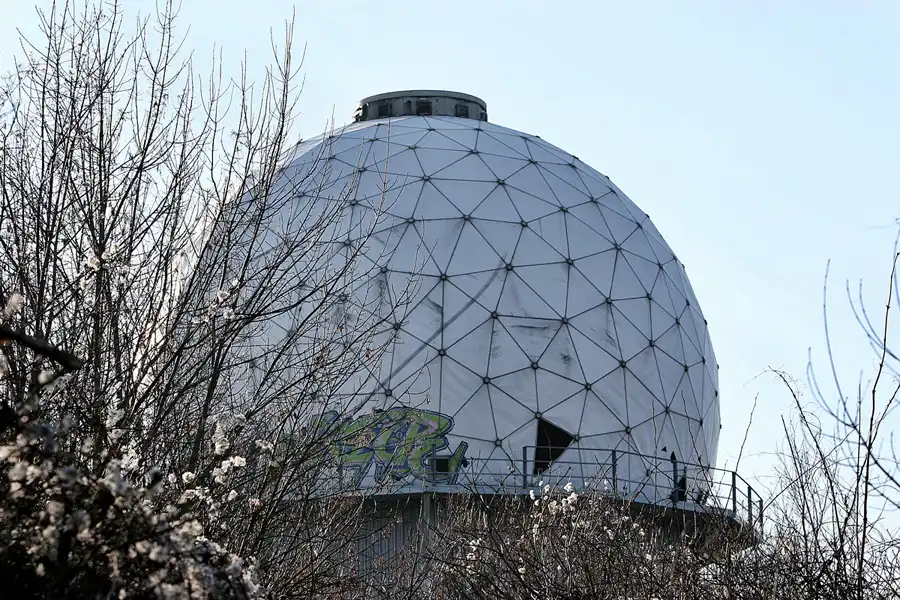 020 | 2005 | Berlin | Field Station Teufelsberg | © carsten riede fotografie