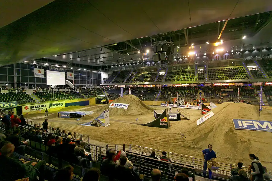 001 | 2005 | Berlin | Night Of The Jumps | © carsten riede fotografie