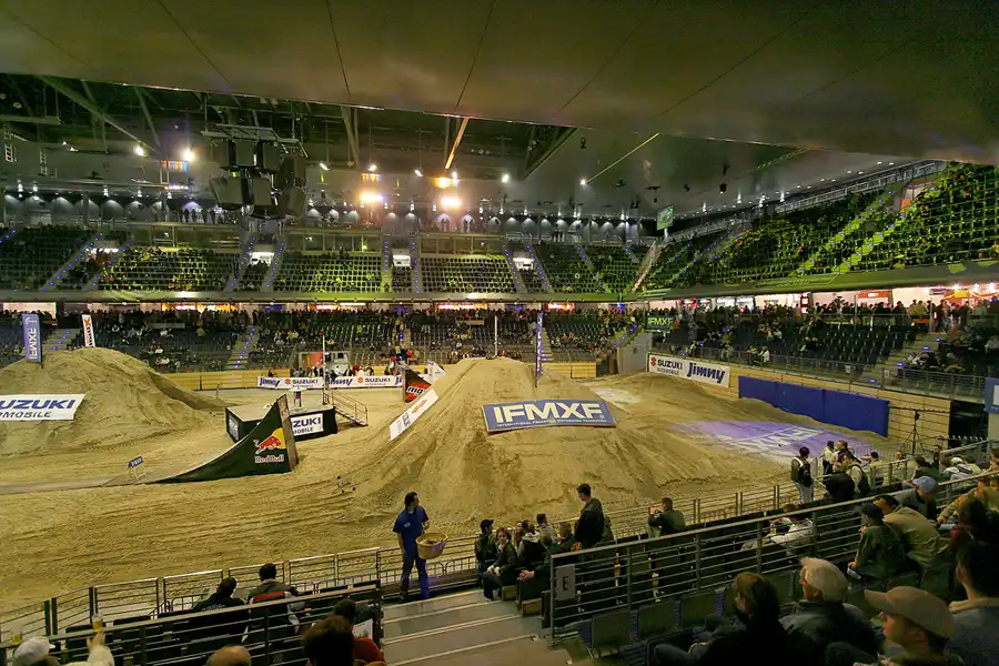 002 | 2005 | Berlin | Night Of The Jumps | © carsten riede fotografie