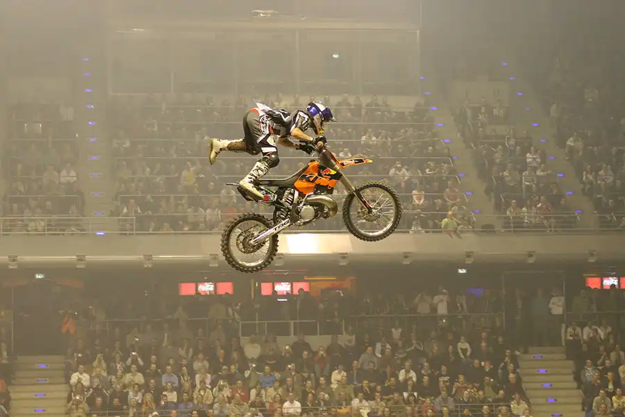 013 | 2005 | Berlin | Night Of The Jumps | © carsten riede fotografie