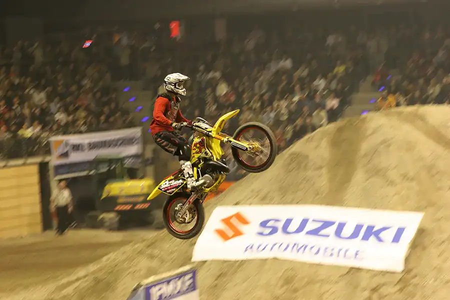 021 | 2005 | Berlin | Night Of The Jumps | © carsten riede fotografie