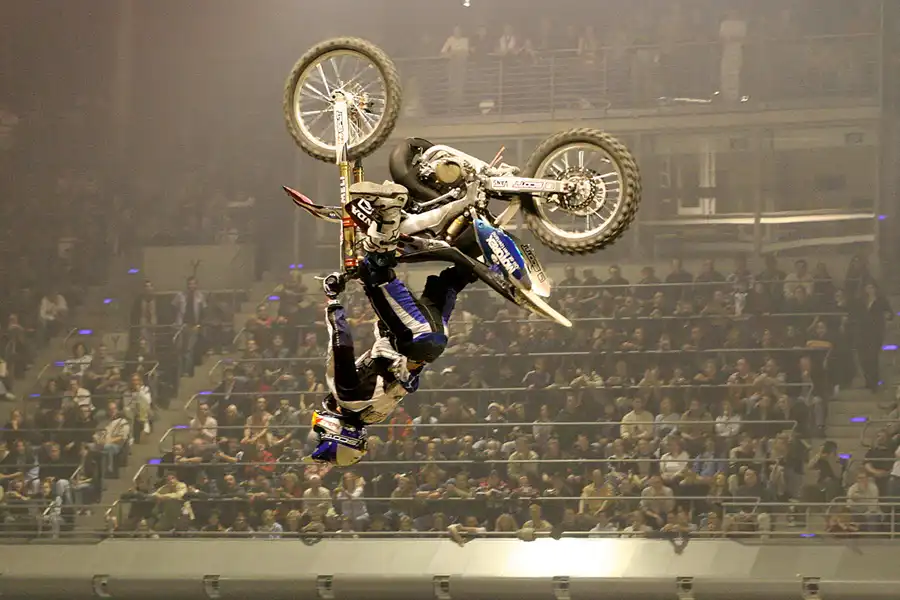 022 | 2005 | Berlin | Night Of The Jumps | © carsten riede fotografie