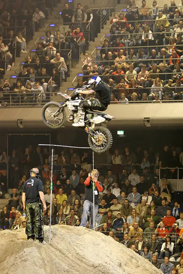 025 | 2005 | Berlin | Night Of The Jumps | © carsten riede fotografie