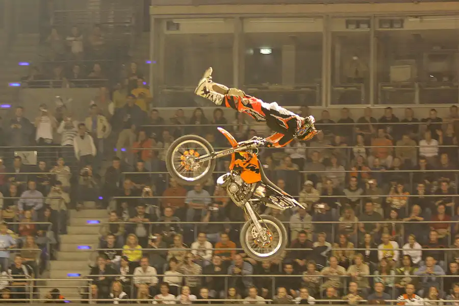 029 | 2005 | Berlin | Night Of The Jumps | © carsten riede fotografie