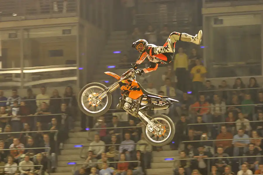 035 | 2005 | Berlin | Night Of The Jumps | © carsten riede fotografie