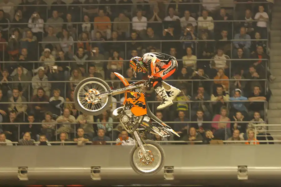 036 | 2005 | Berlin | Night Of The Jumps | © carsten riede fotografie